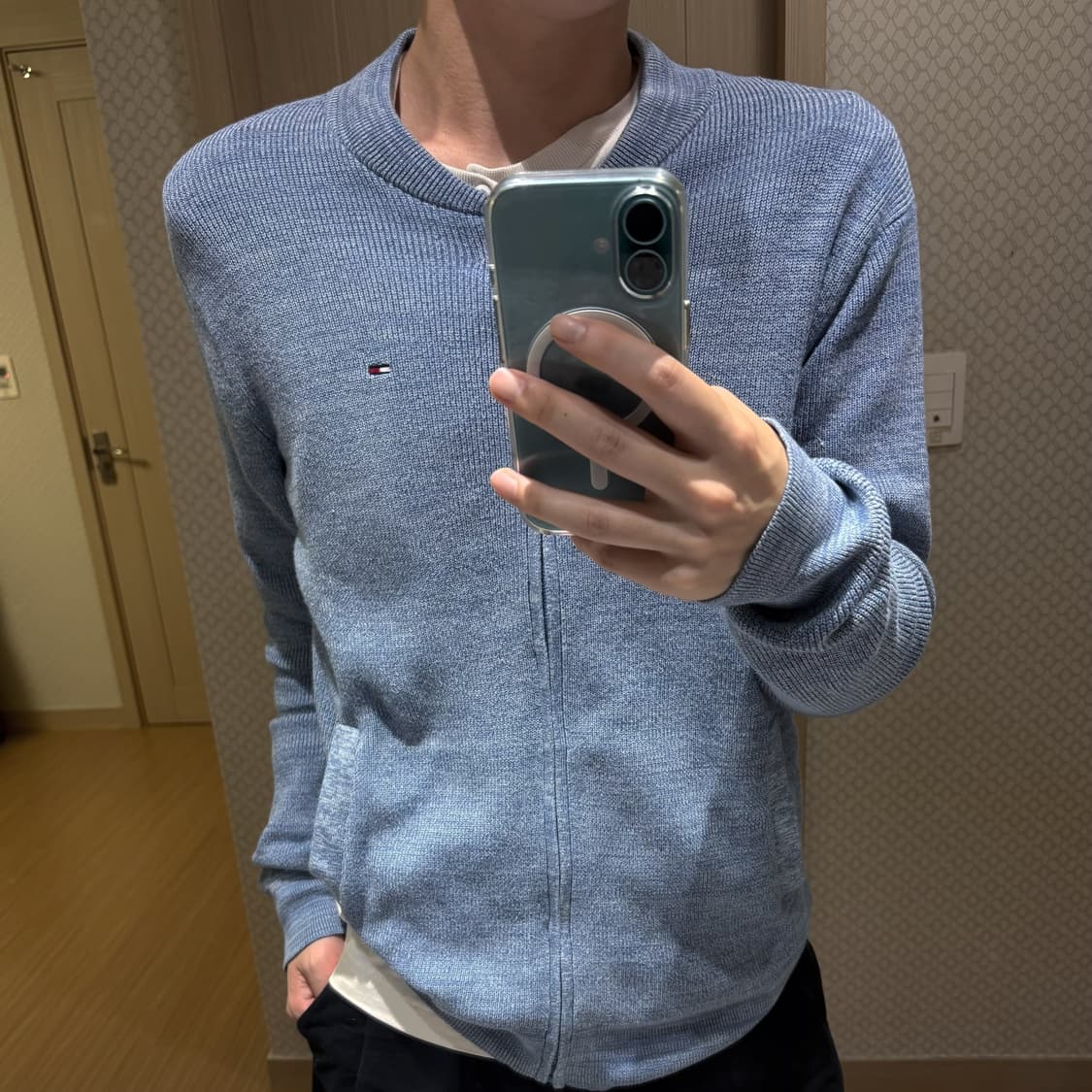 [M] 타미진스(Tommy Jeans) 클래식 플래그 로고 풀집업 니트 상품이미지4