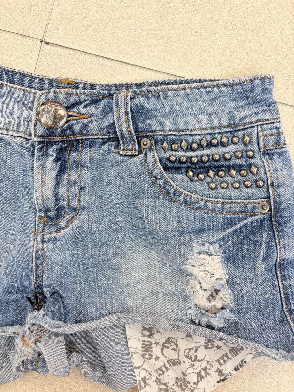 스컬 스터드 숏츠 상품이미지2