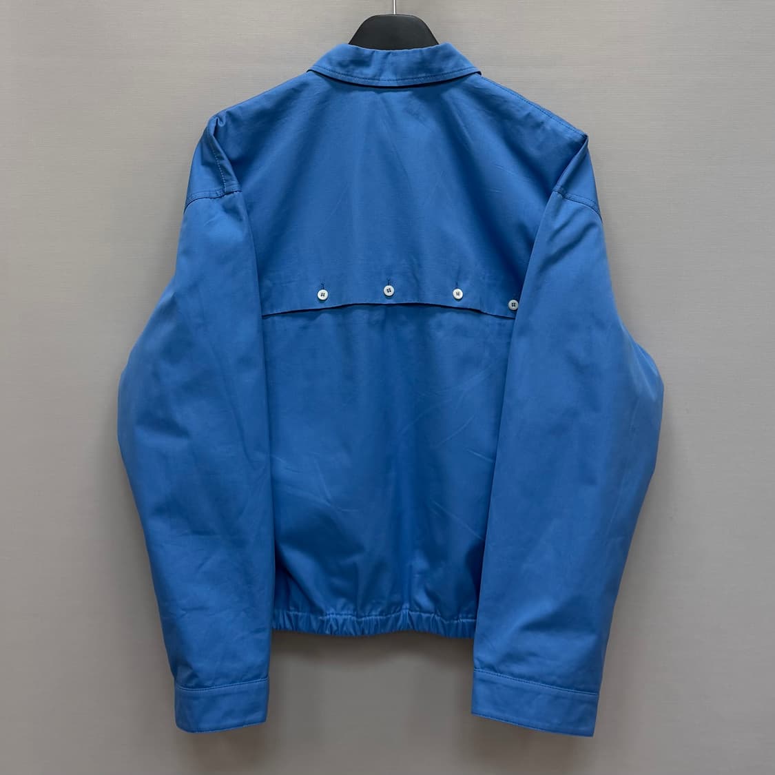 미우미우 미니멀 로고 엠브로이드 버튼 다운 자켓 ( 100~105 ) 상품이미지4