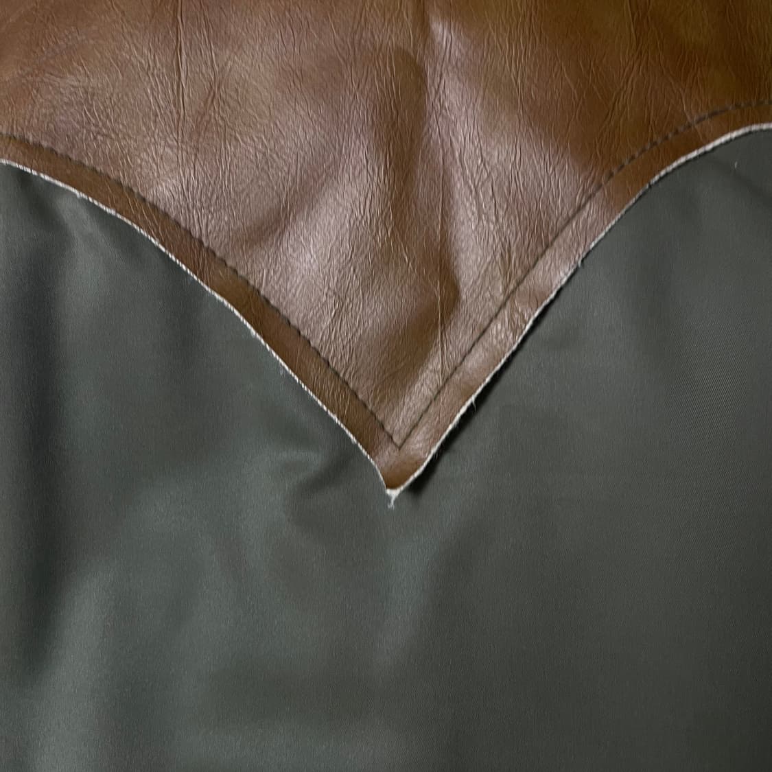 켈로진스 가죽 나일론 투톤 경량패딩 조끼 상품이미지8