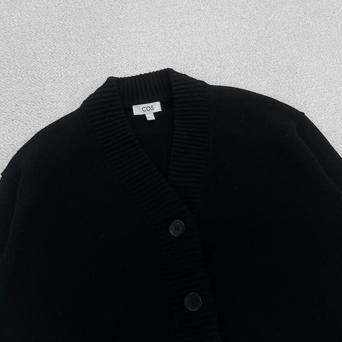 코스 Cos 오버사이즈 울 브이넥 가디건 니트 블랙 상품이미지2