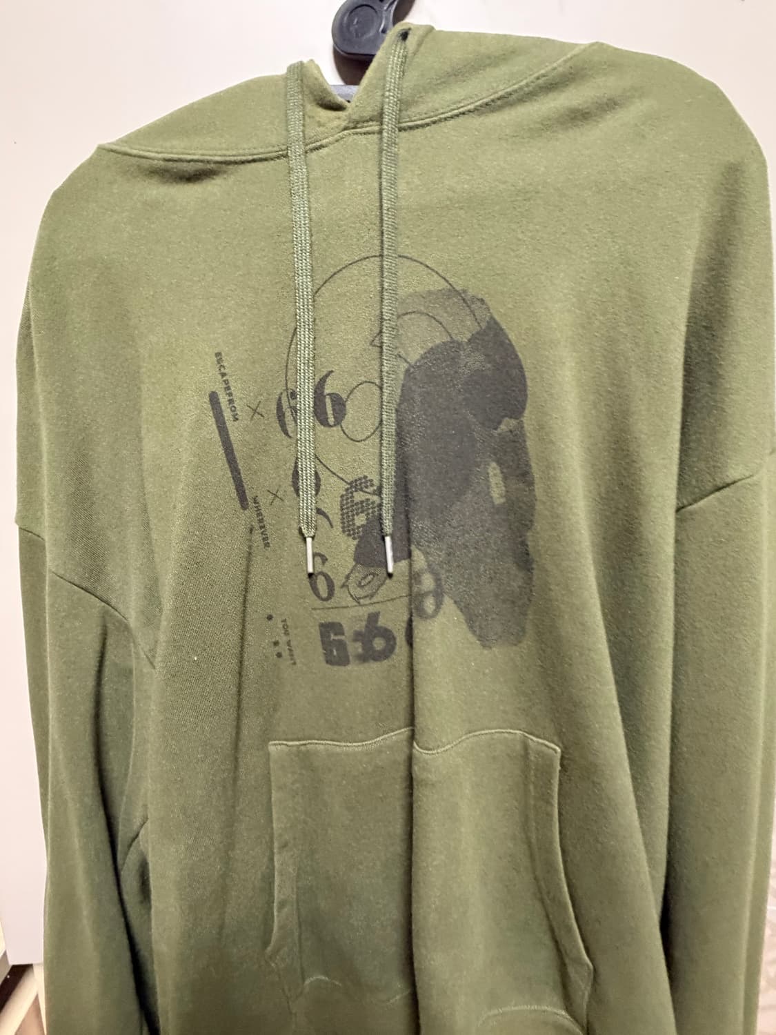 이스케이프프롬 후드티 상품이미지2