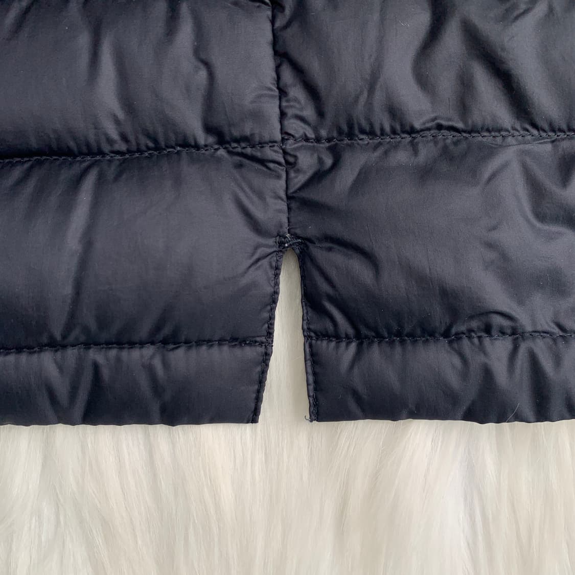 일본 유니클로 울트라 라이트 다운 브이넥 경량패딩 1799 상품이미지6