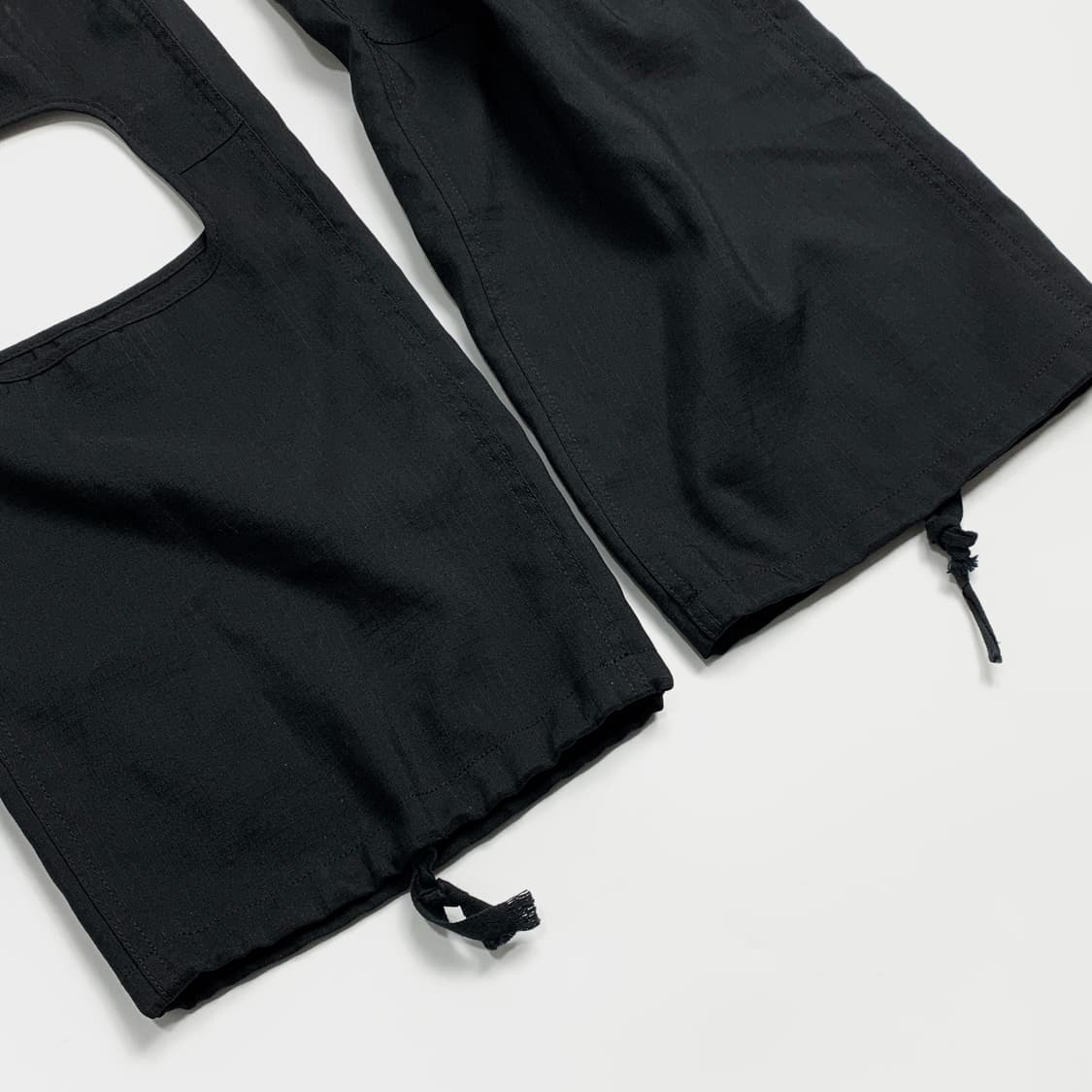 지에다 비대칭 홀 플레어 카고 팬츠 상품이미지8