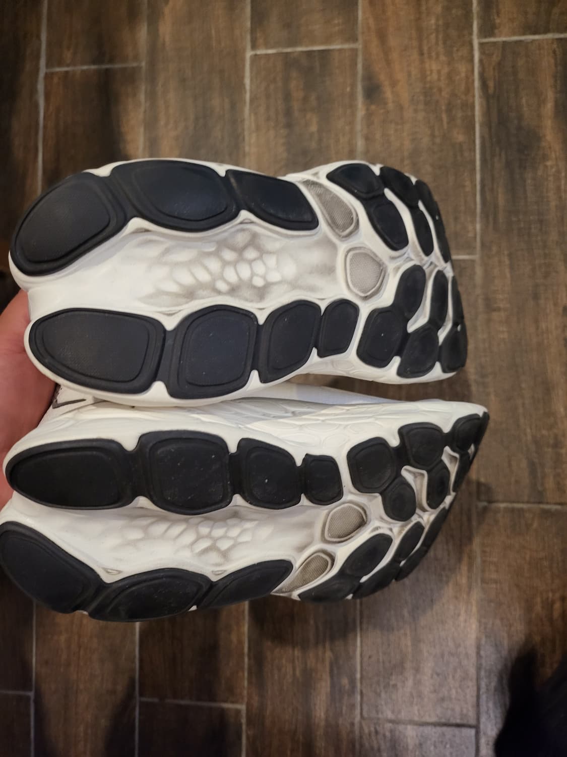 뉴발란스 프레쉬폼 흰색 운동화 270 상품이미지3