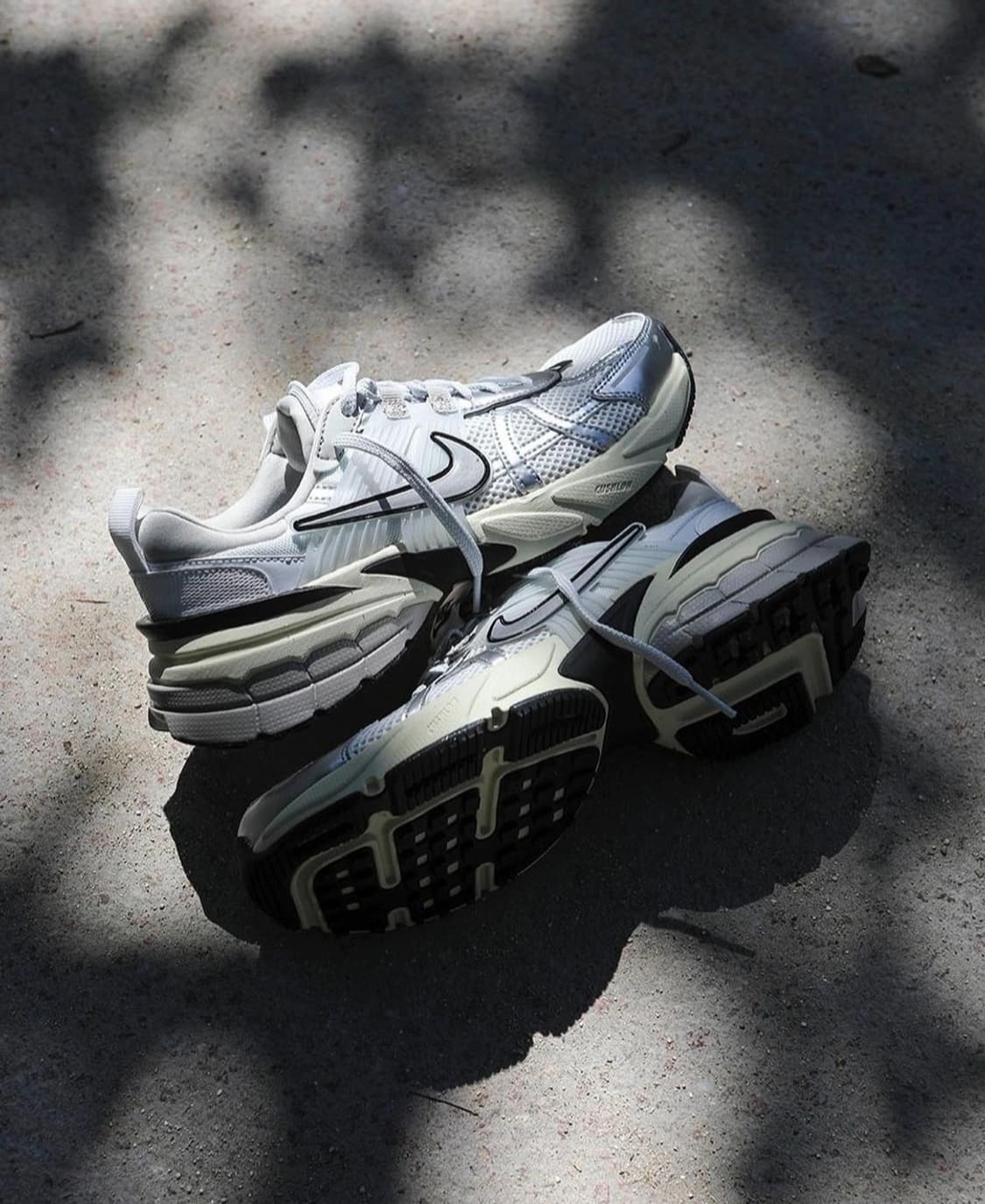 [280][275]나이키 V2K 런 서밋 화이트 메탈릭실버 런테크(W) 상품이미지3