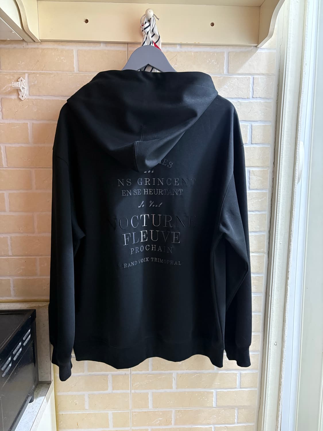 지오송지오 - 셈블런스 그라데이션 아트워크 후드 블랙 110 상품이미지6