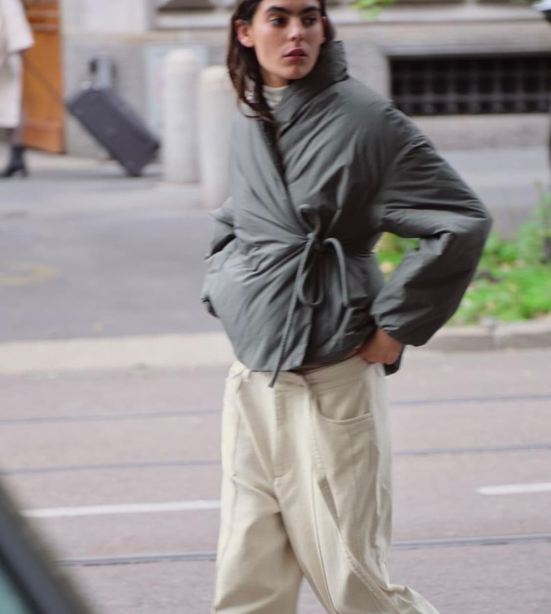 ZARA 크로스 로브 패딩 재킷 상품이미지1