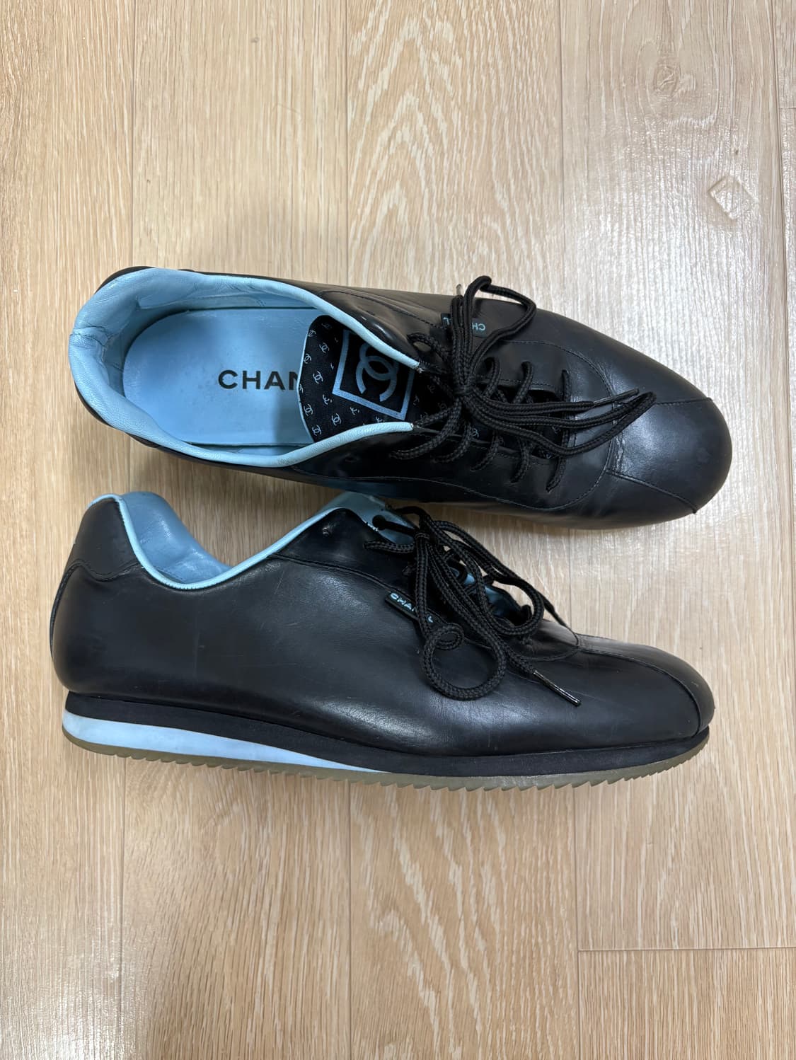 chanel 레더 블랙 스니커즈 37.5 (정품) 상품이미지2