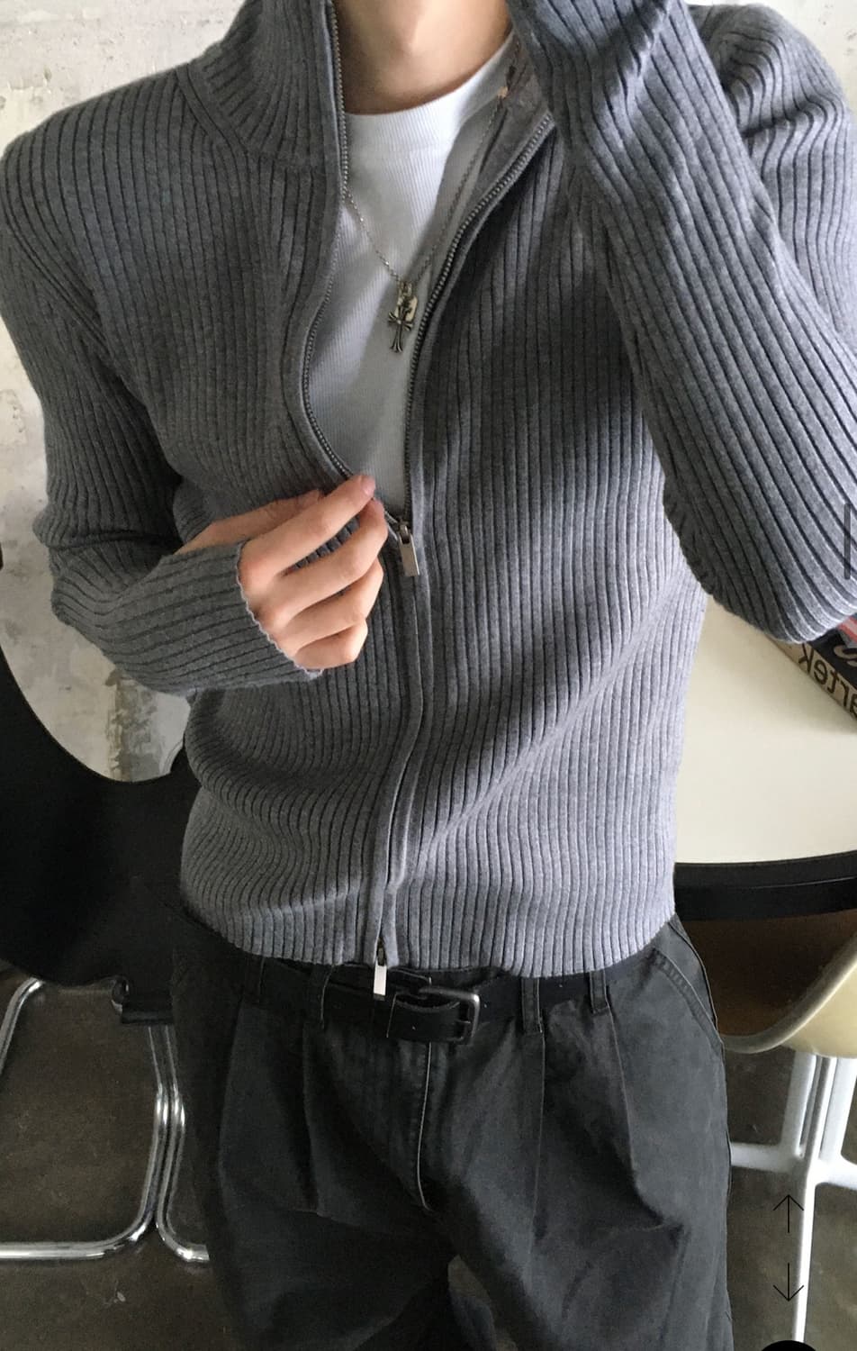 슬림 니트집업 그레이색상 상품이미지2