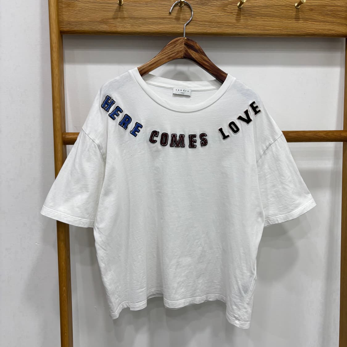 Sandro HERE COMES LOVE 반팔티 상품이미지2