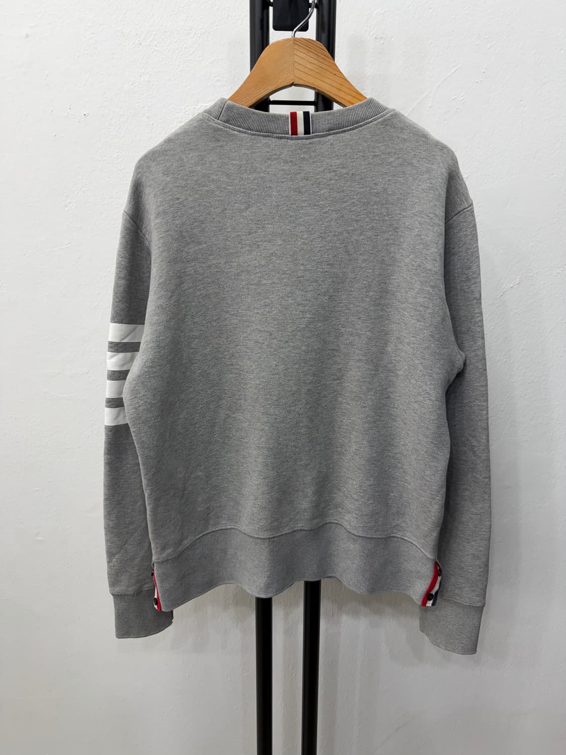 정품) 톰브라운 여성 4바 사선완장 맨투맨티 1 상품이미지5