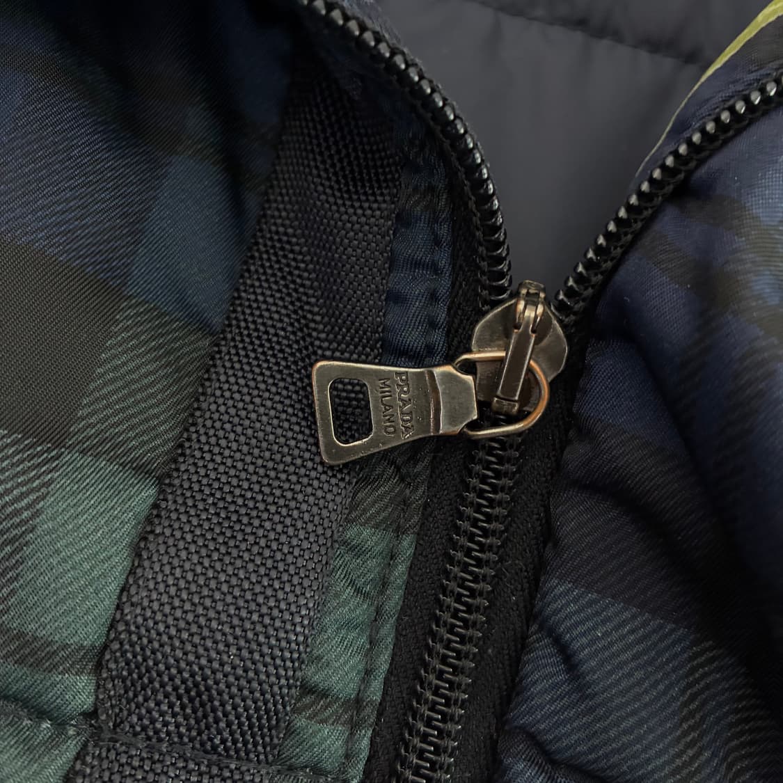 Prada 프라다 90‘s 스포츠 블랙워치 푸퍼 패딩 상품이미지6