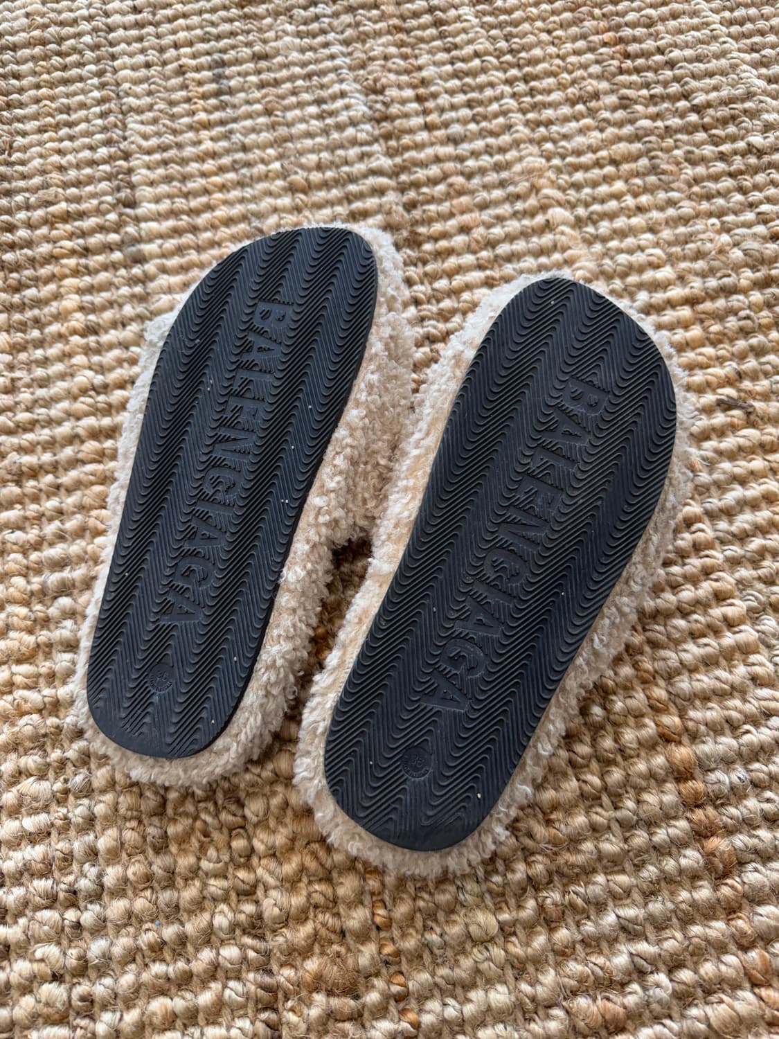 발렌시아가 퍼 슬리퍼 36 상품이미지4