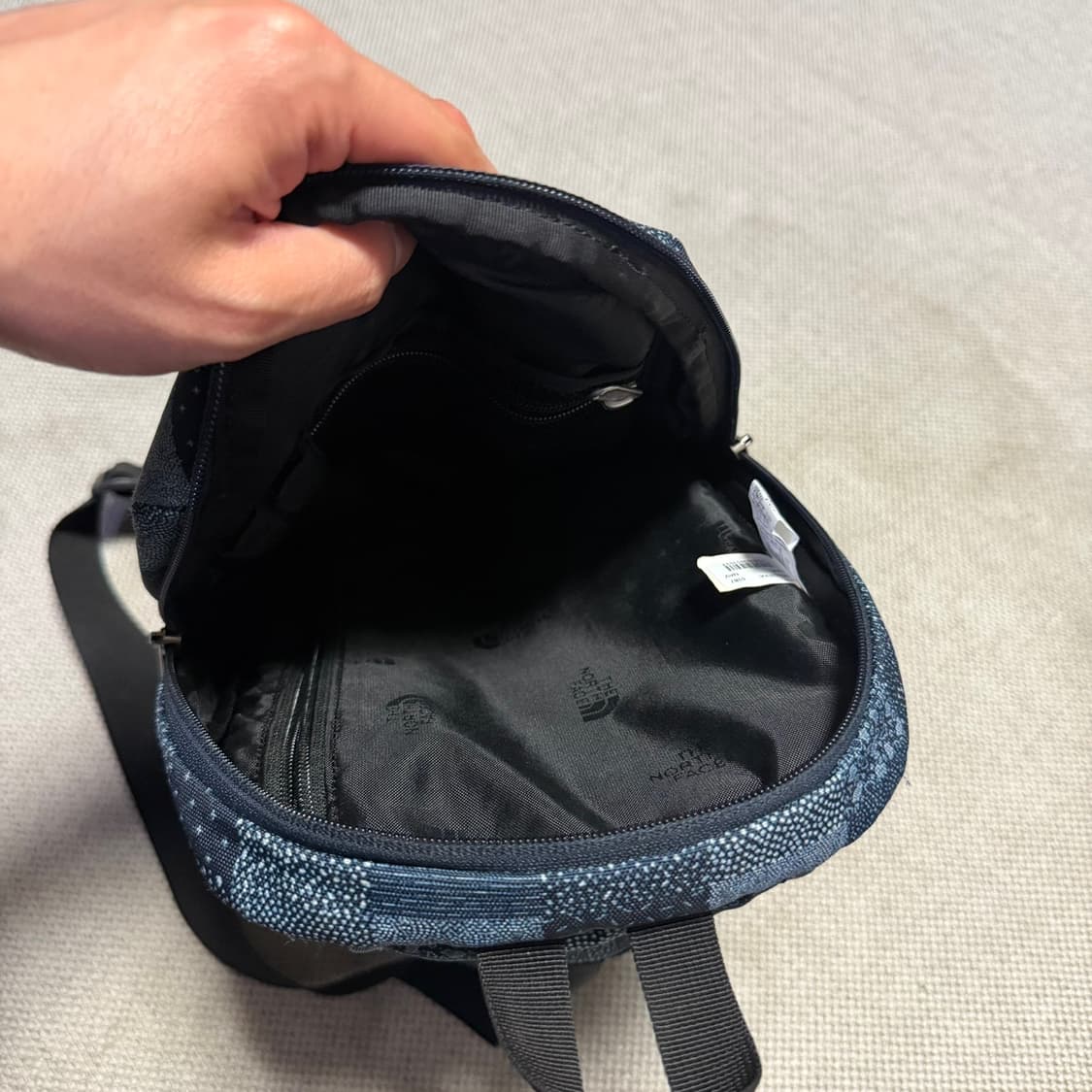 노스페이스 패턴 슬링백 상품이미지5