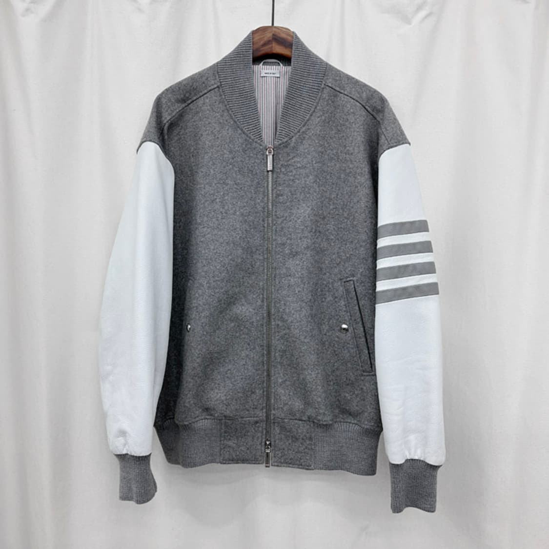 톰브라운 멜튼 울 사선 오버사이즈 블루종 자켓 상품이미지1