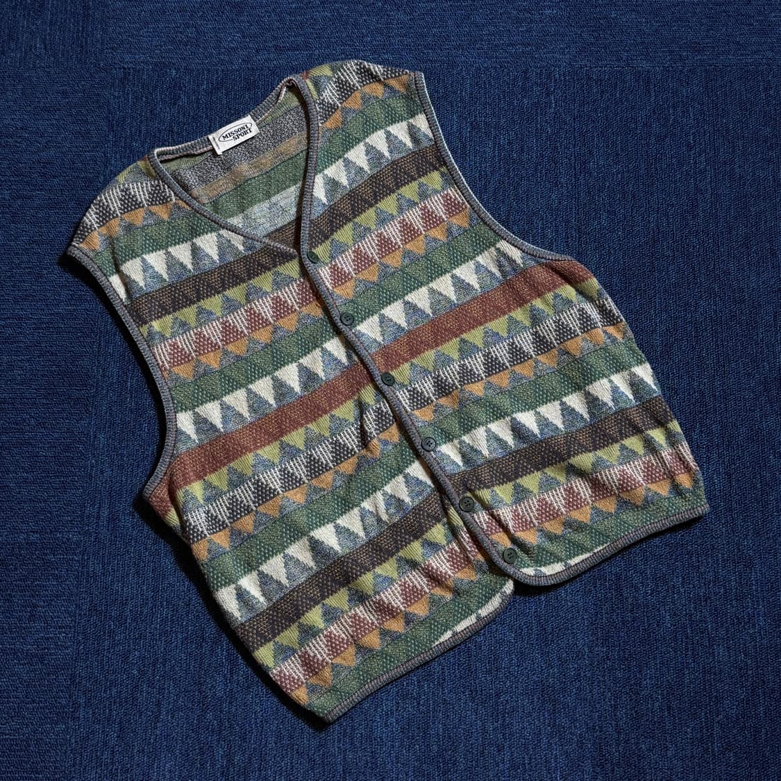 미쏘니 스포츠 패턴 니트 베스트 상품이미지1