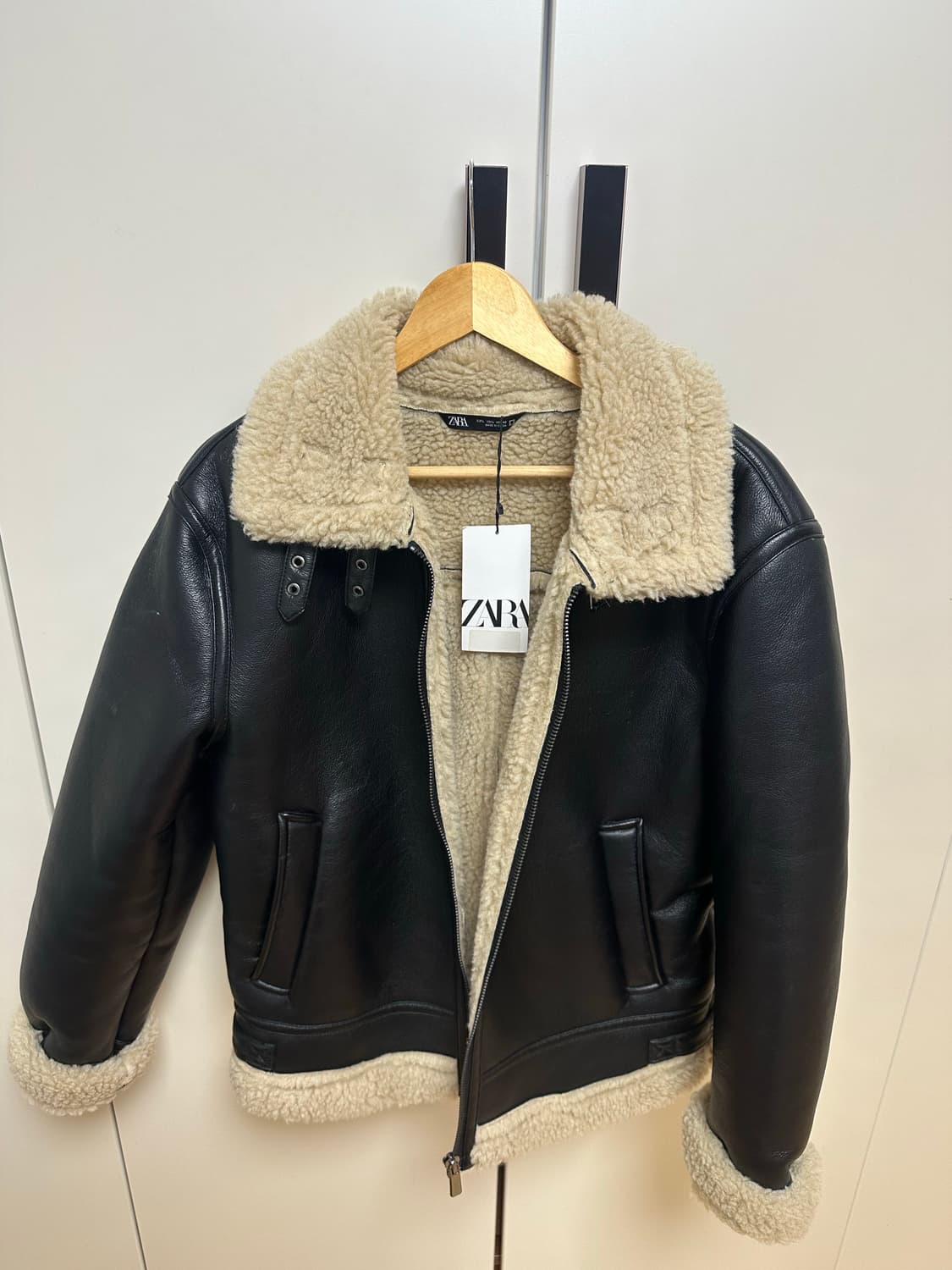 L) 자라 무스탕 블랙 팝니다 상품이미지3