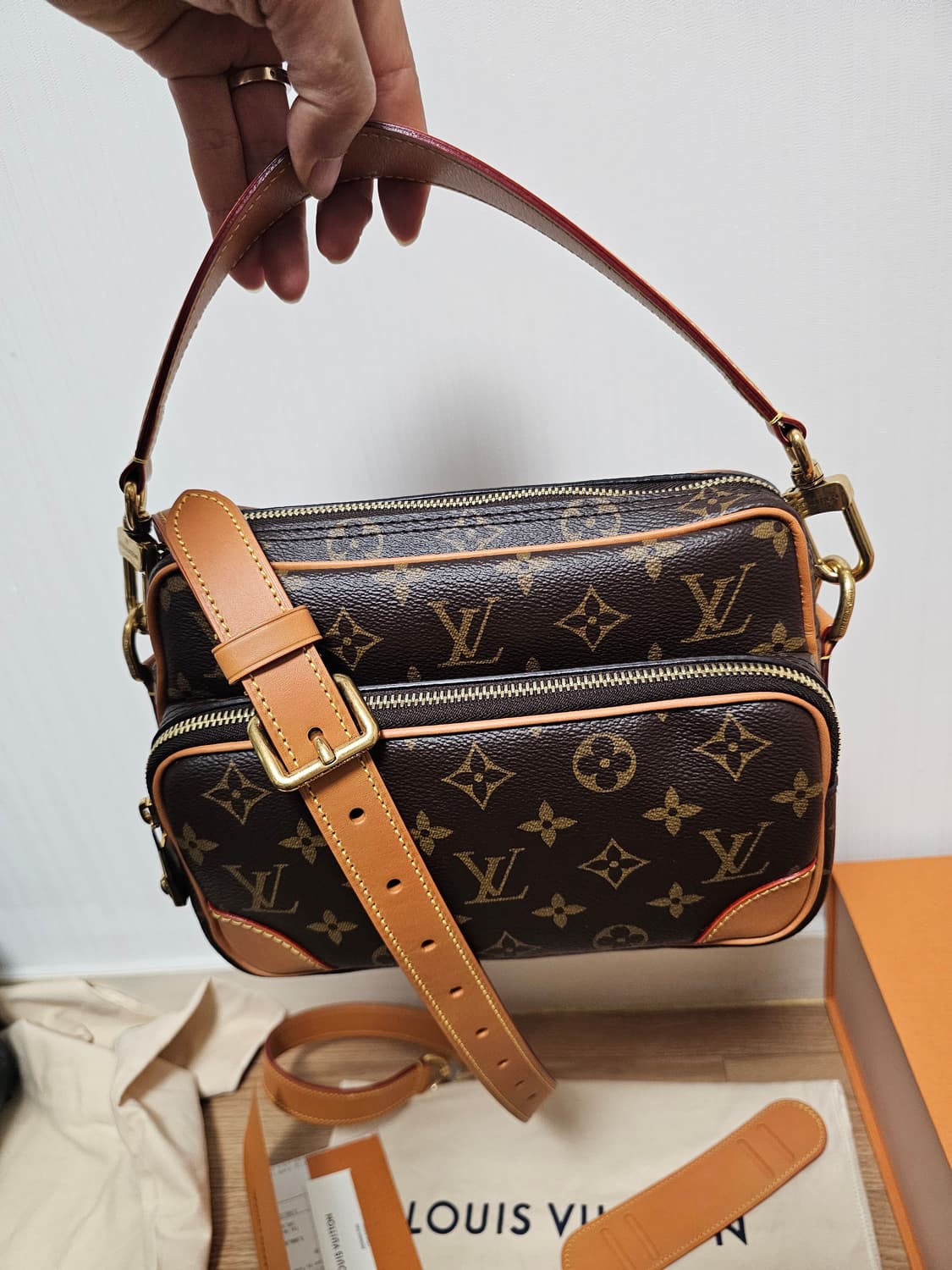루이비통 퍼렐 원핸드 닐 토트 크로스백 마카사르 (새상품) 상품이미지6