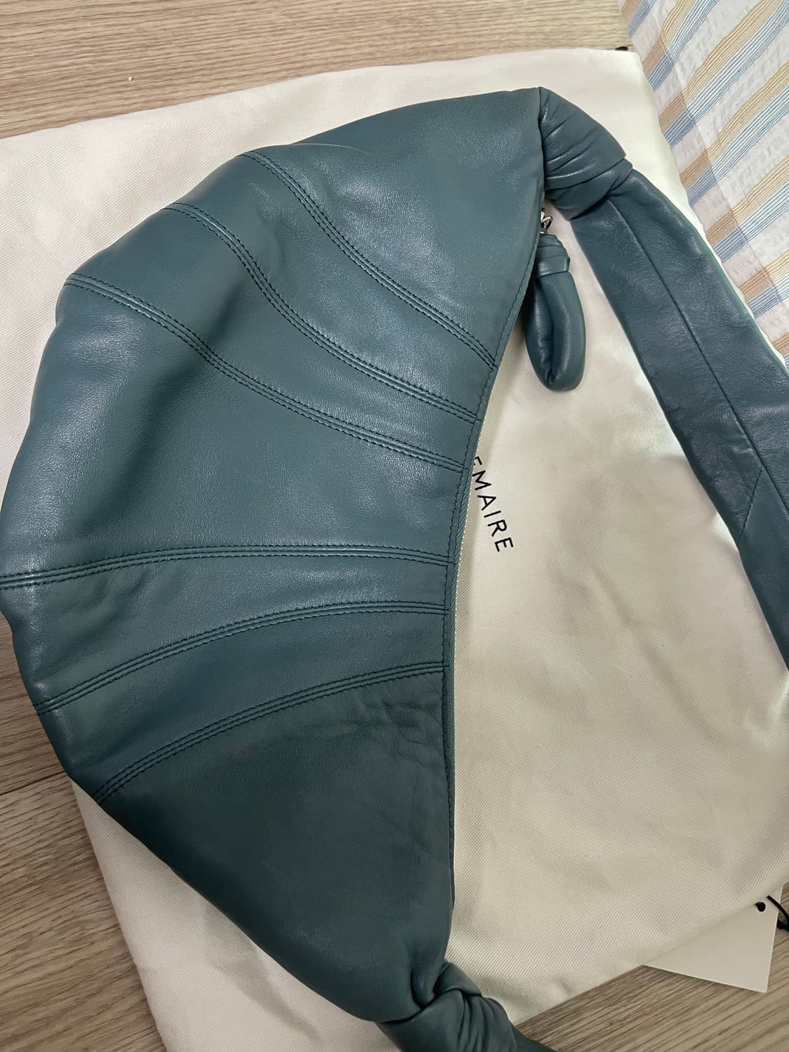 르메르 크루아상백 스몰 틸그린 상품이미지2