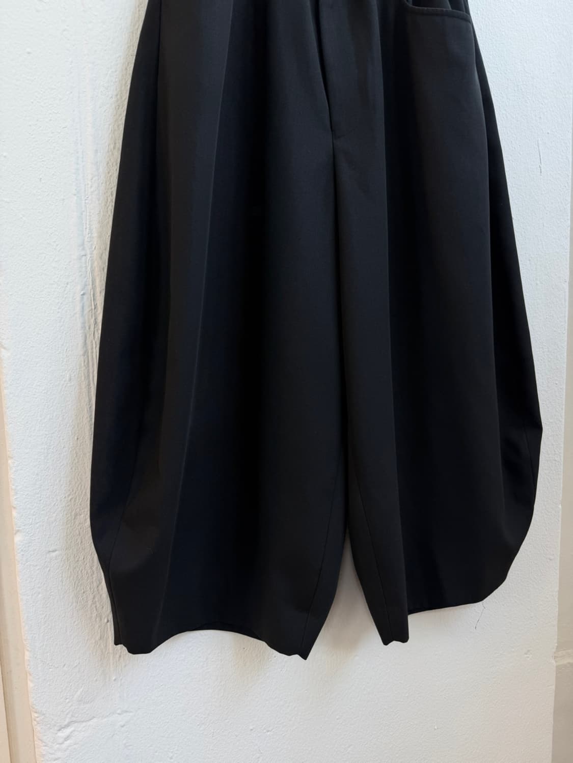 꼼데가르송 블랙 크롭 벌룬 팬츠  상품이미지3