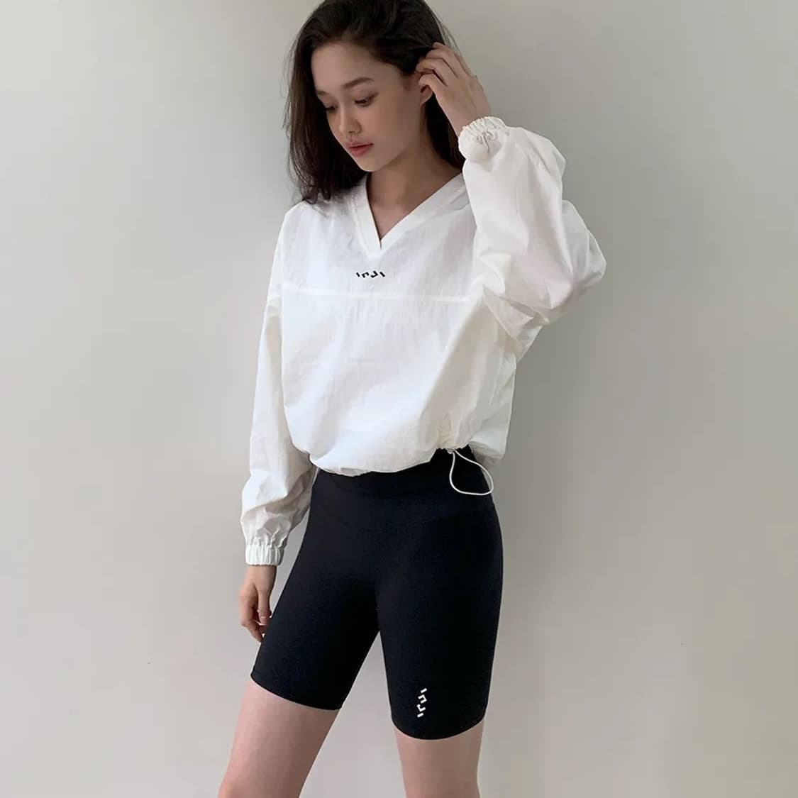 인지액티브 나일론 브이넥 스웻셔츠 아이보리 상품이미지3