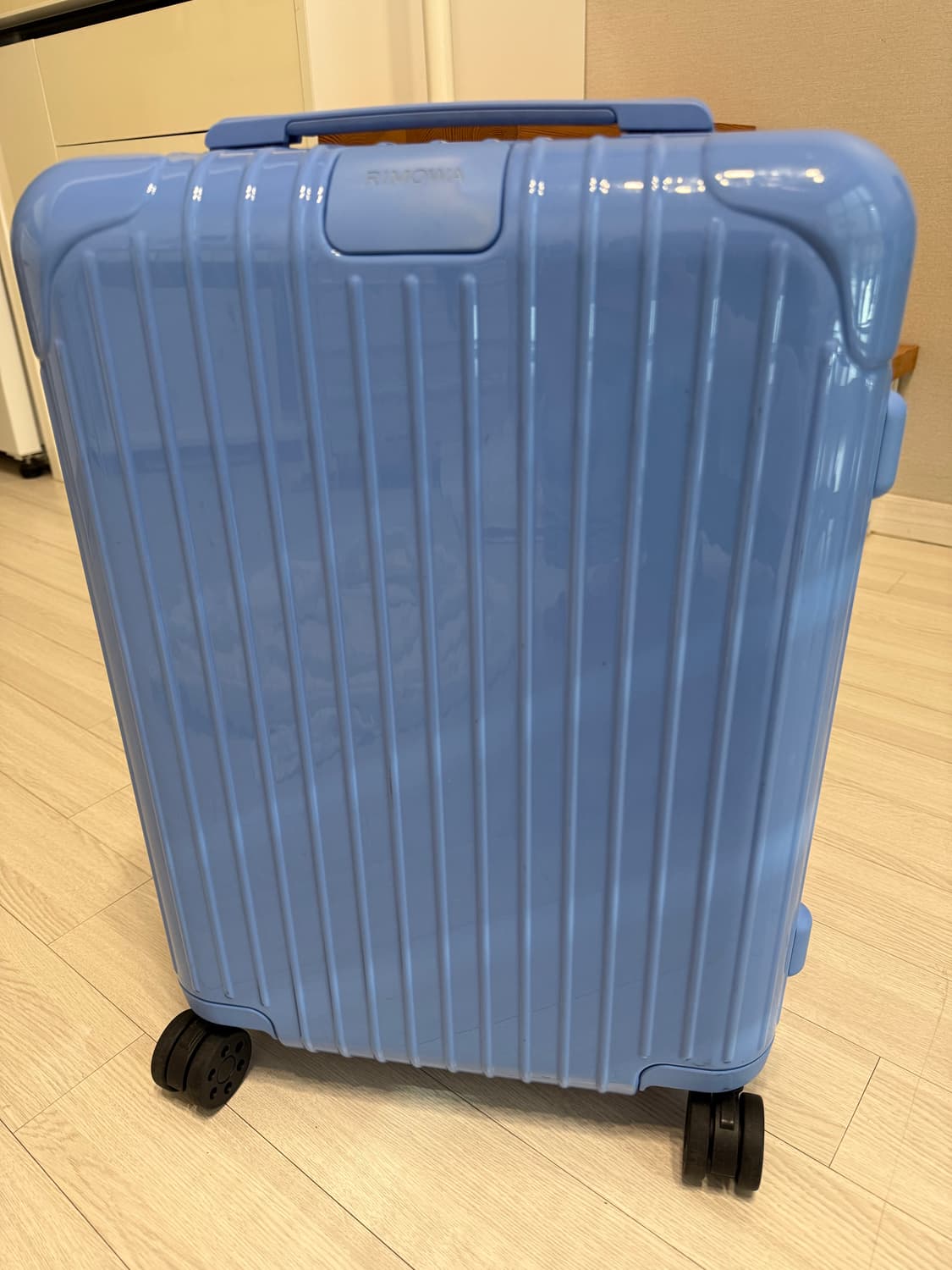 리모와 에센셜 캐빈 상품이미지1