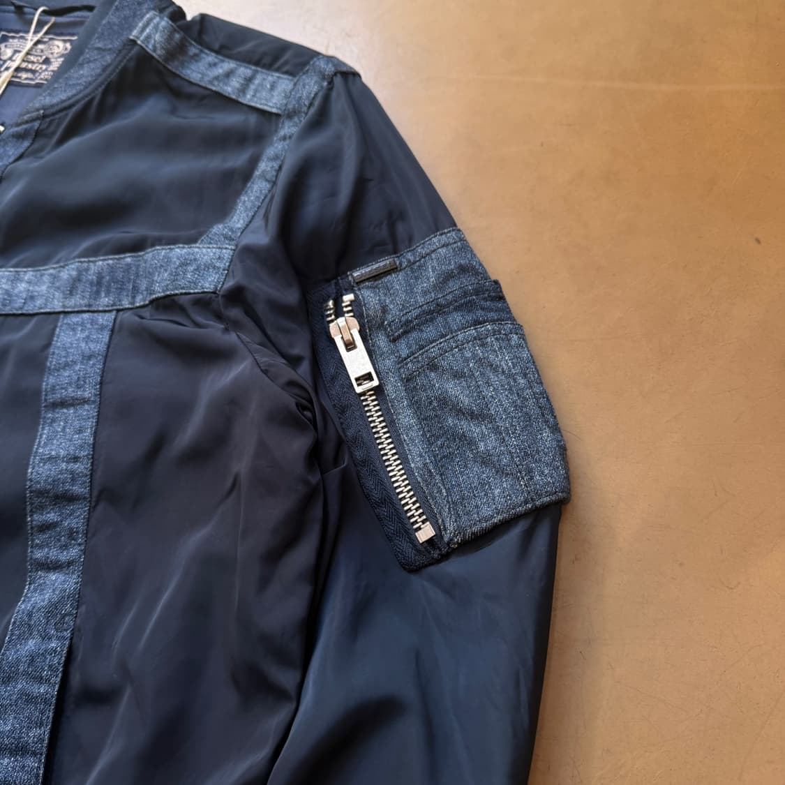 디젤 라이트 나일론  스트랩 디테일 자켓 상품이미지2