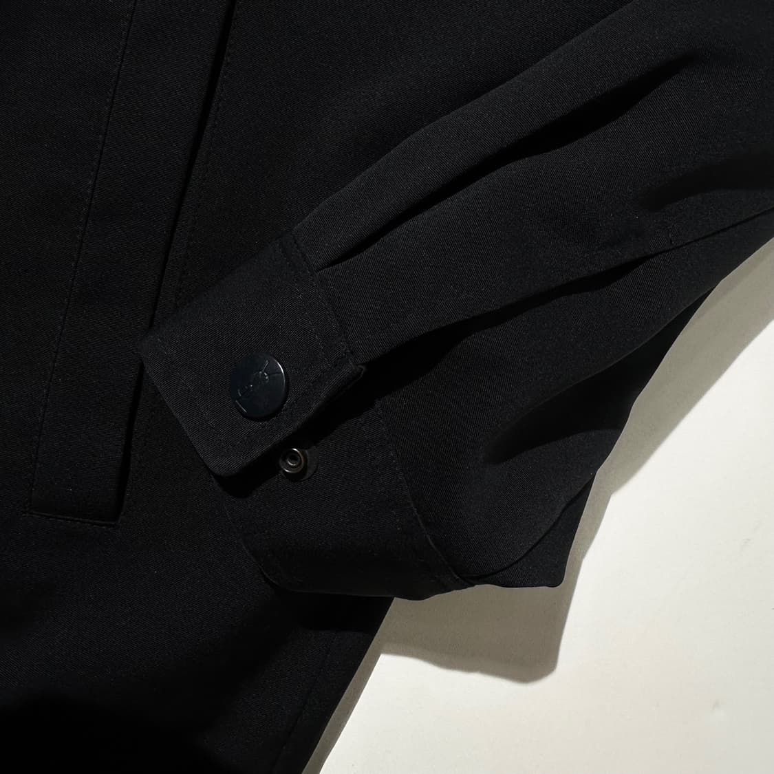 입생로랑 폴리쉘 싱글 자켓 블랙 상품이미지5