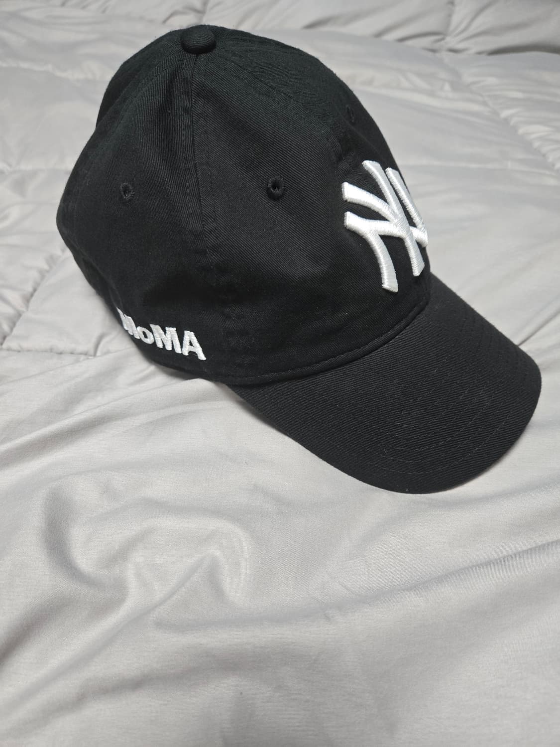 뉴에라 x 모마 뉴욕 양키즈 캡 블랙 상품이미지2