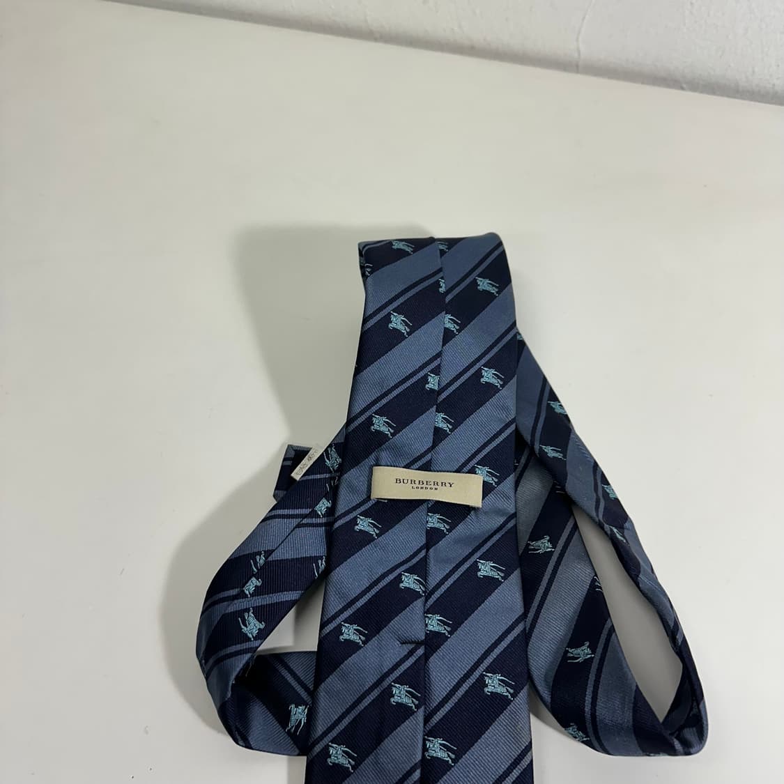 OS 버버리 런던 네이비 멀티로고 실크100% 넥타이 상품이미지5