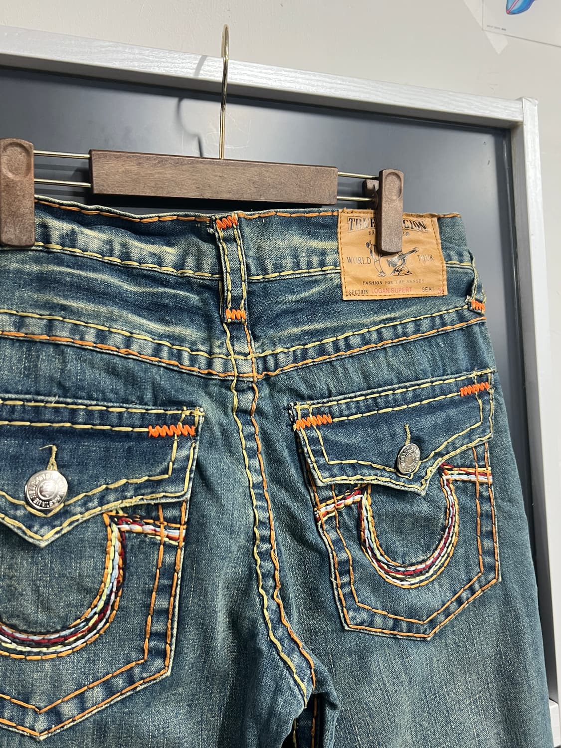 True Religion트루릴리전 로건 슈퍼 T 나팔핏 부츠컷 데님 팬츠 상품이미지2