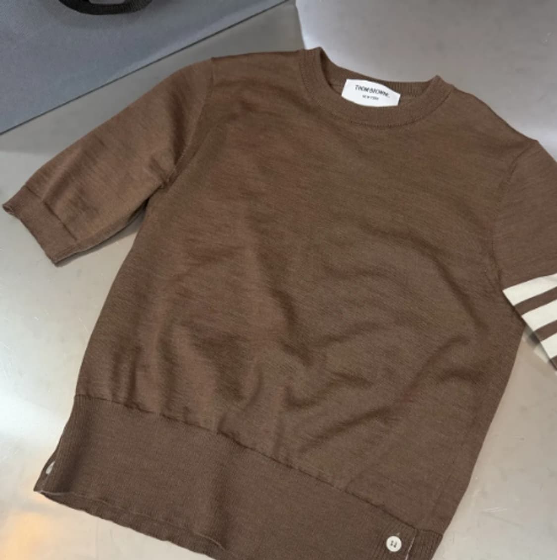 [정품] 톰브라운 클래식 사선 메리노 울 니트 반팔 브라운 M 상품이미지3