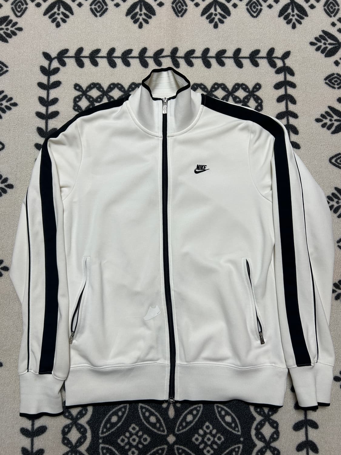 나이키 화이트 블랙 트랙탑 져지 상품이미지1