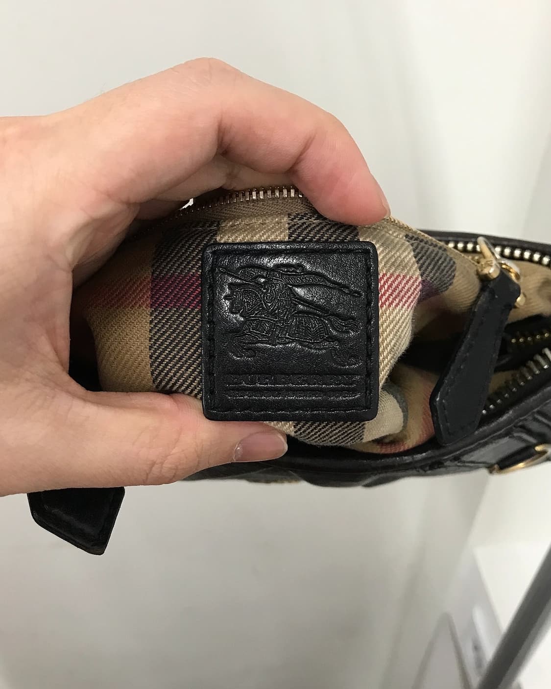 버버리 금장 레더 숄더백 가방 상품이미지6