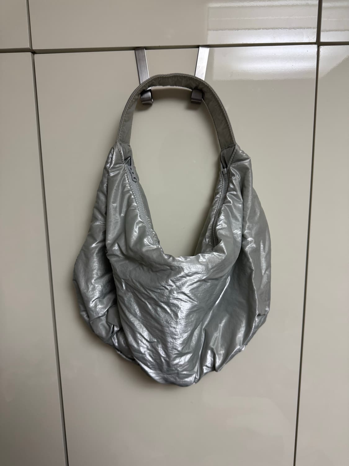 아모멘토 SILVER FOIL SHOLDER BAG 상품이미지1