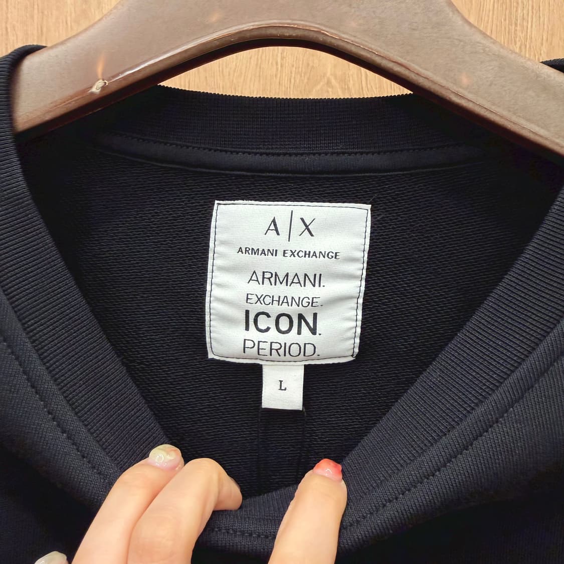 아르마니 익스체인지 맨투맨 아이콘 로고 스터드 라인 스톤 디테일 블랙 상품이미지6