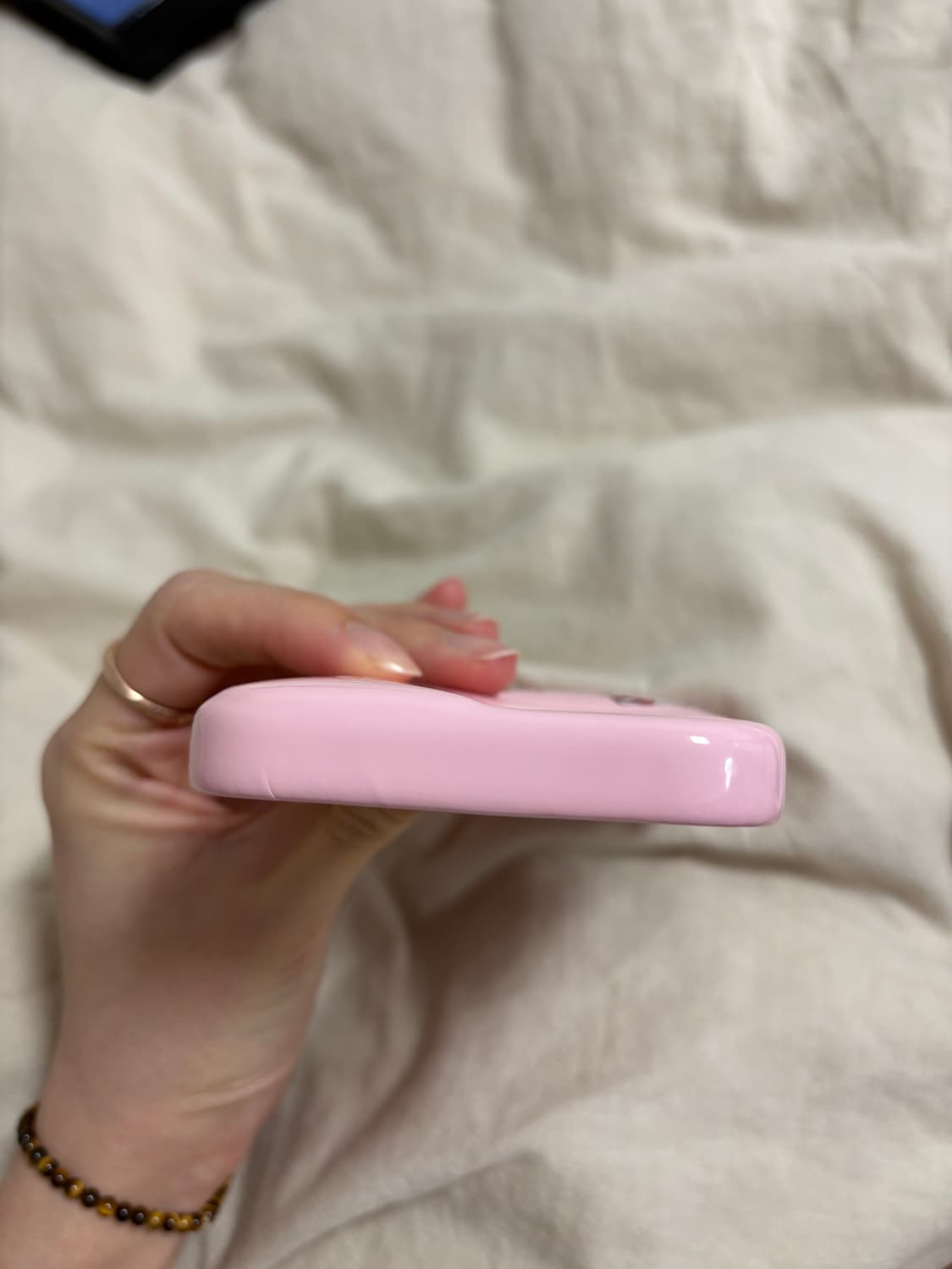 어반 소피스티케이션 아이폰 16 헬로키티 상품이미지5