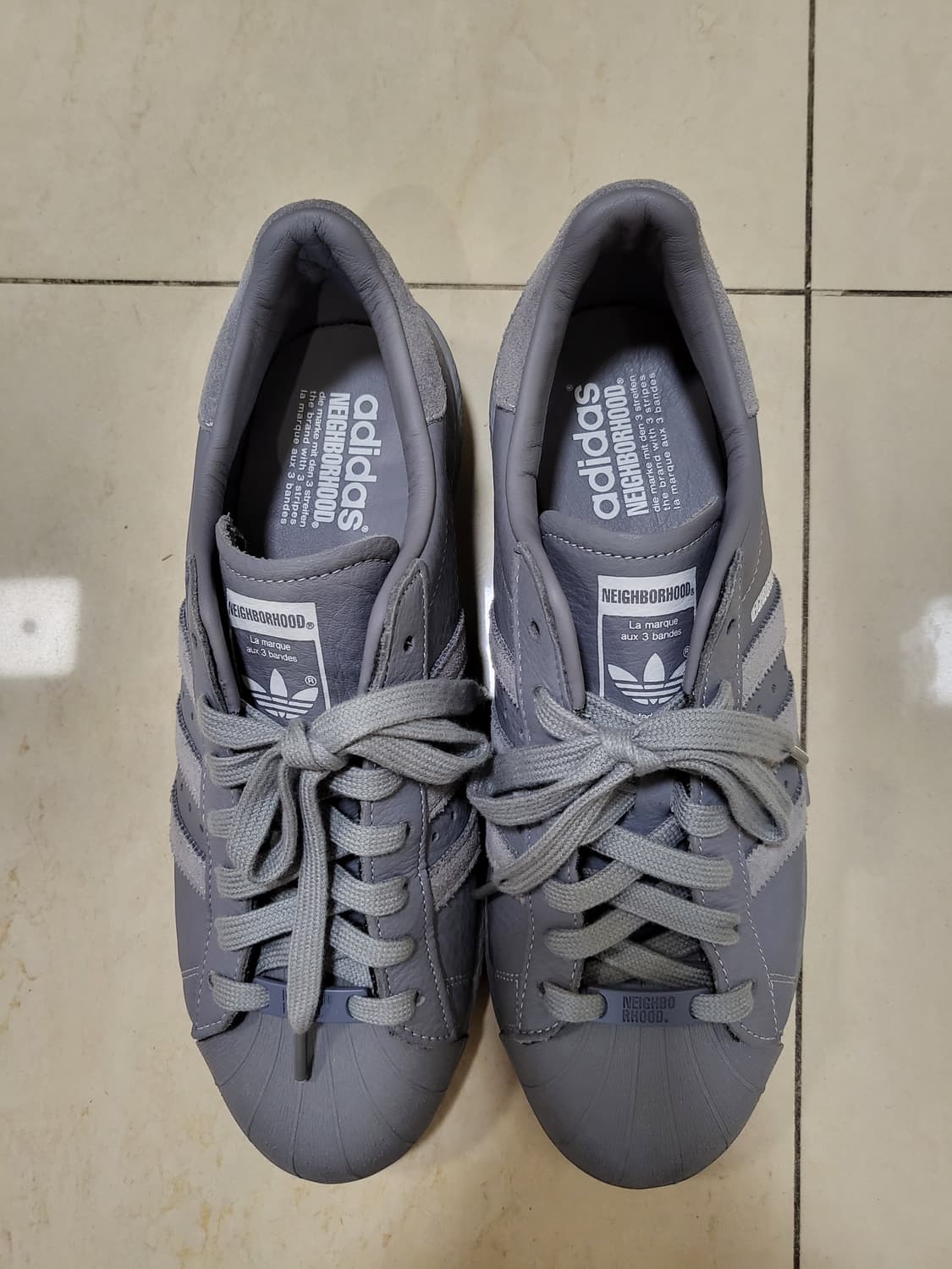아디다스 x 네이버후드 슈퍼스타 그레이 화이트 275 상품이미지4