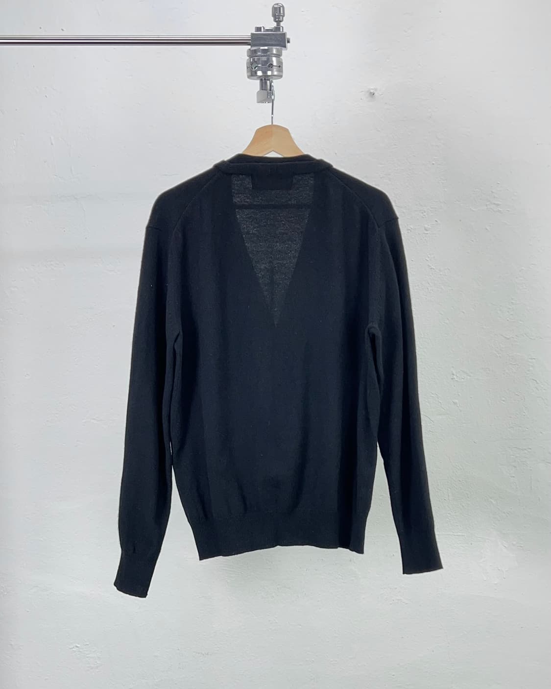 카반 드 주카 블랙 페이크 버튼 오픈 브이넥 울 가디건 상품이미지6