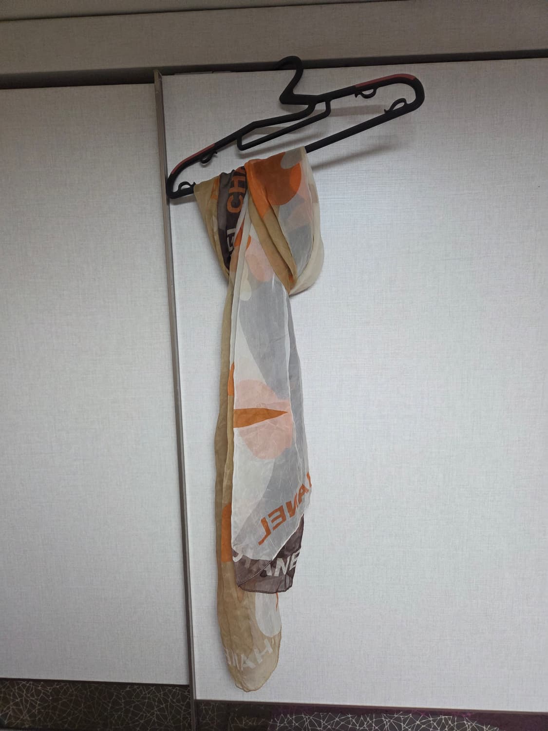 샤넬 로고 프린트 롱실크 스카프 머플러 상품이미지3