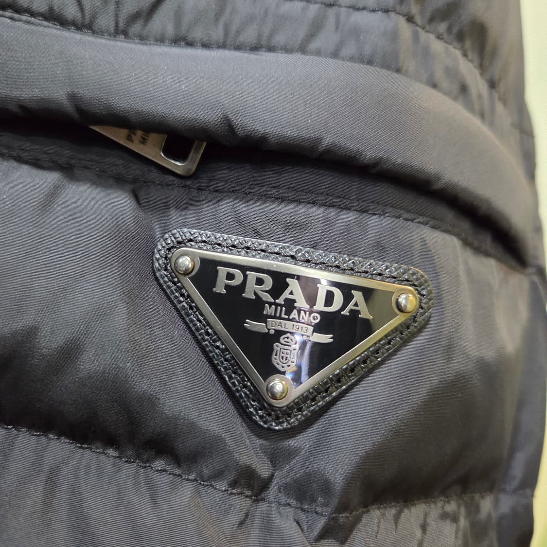 프라다 트라이앵글 패딩 상품이미지2