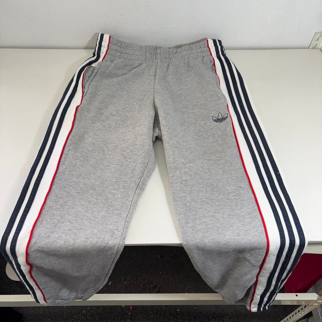 L-XL 아디다스오리지날 그레이 사이드삼선 루즈핏 코튼 조거팬츠 상품이미지2