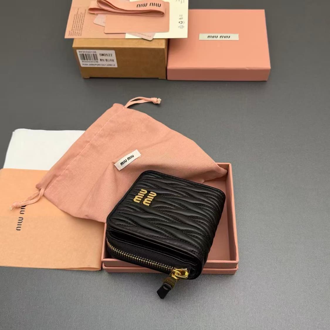 미우 미우 마테라쎄 나파 가죽 동전 지갑 블랙 상품이미지3