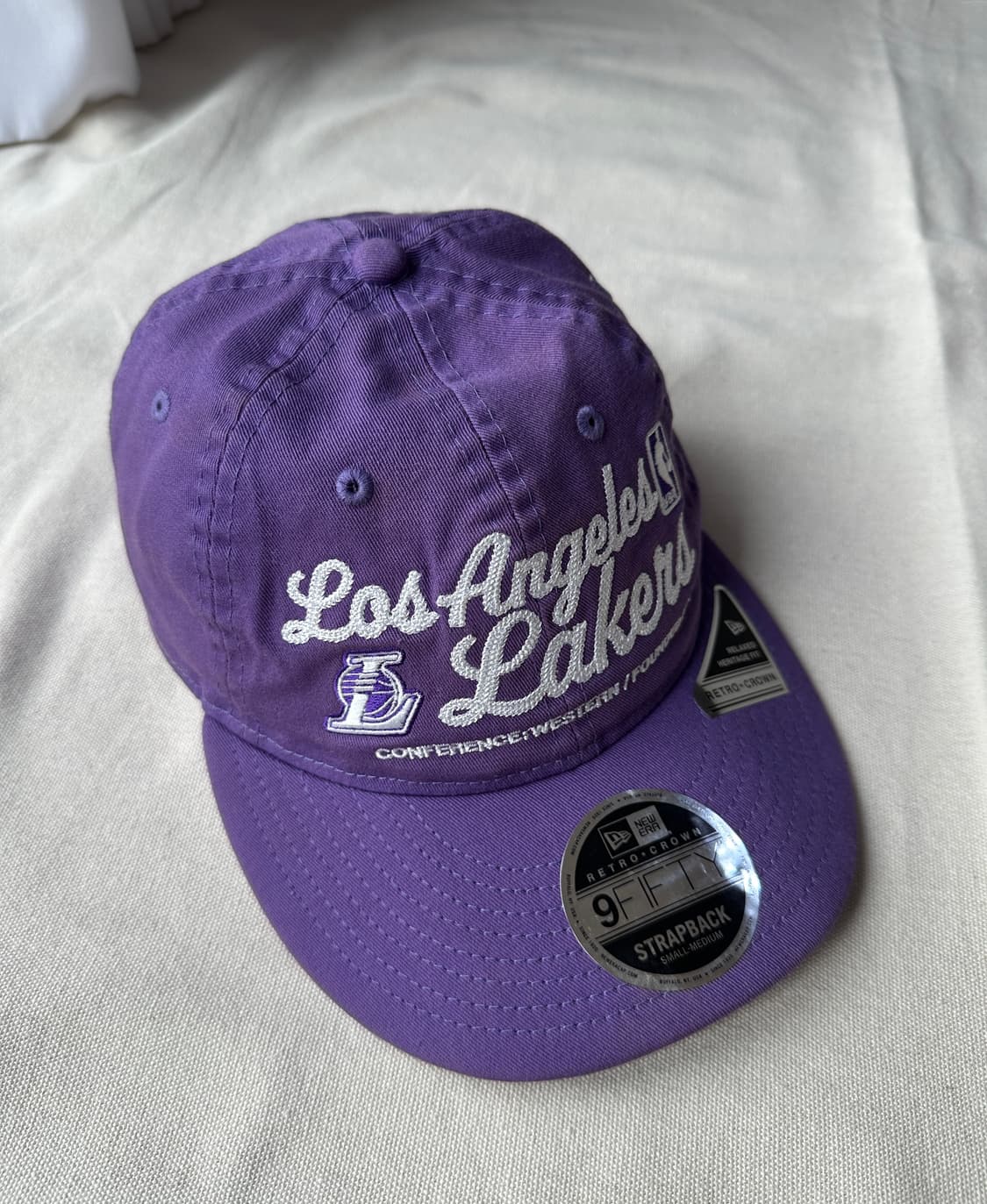 뉴에라 LA 레이커스 9FIFTY 레트로 크라운 스트랩백 퍼플 S/M 상품이미지1