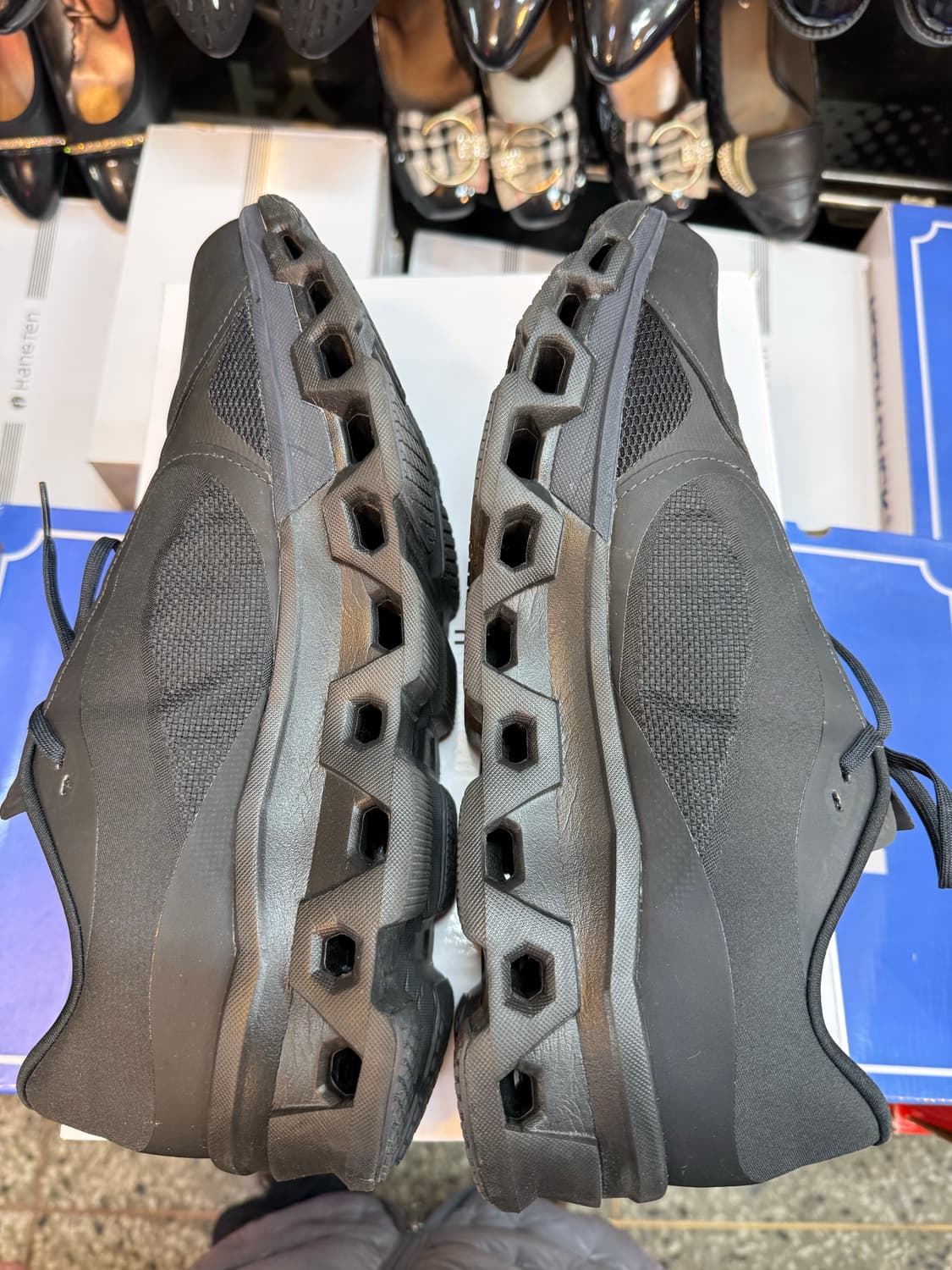 (300) 온 러닝 X 포스트 아카이브 팩션 (파프) 클라우드몬스터 블랙 상품이미지3