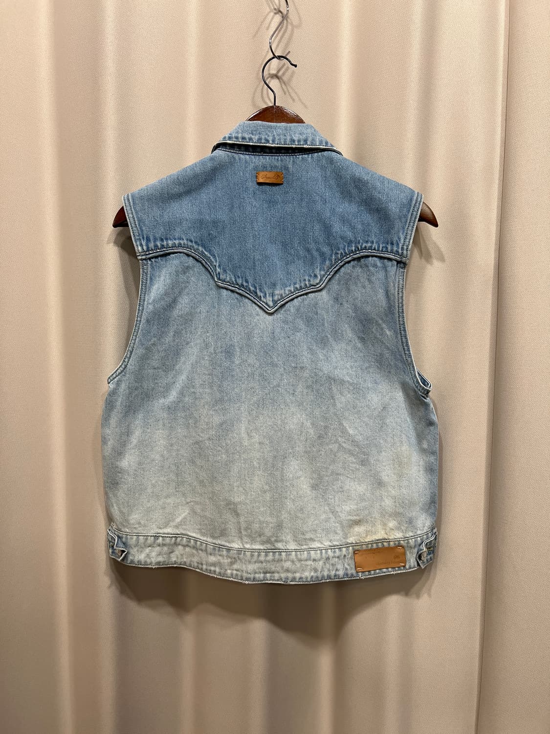 써스데이 아일랜드 그라데이션 데님 베스트 자켓 상품이미지5