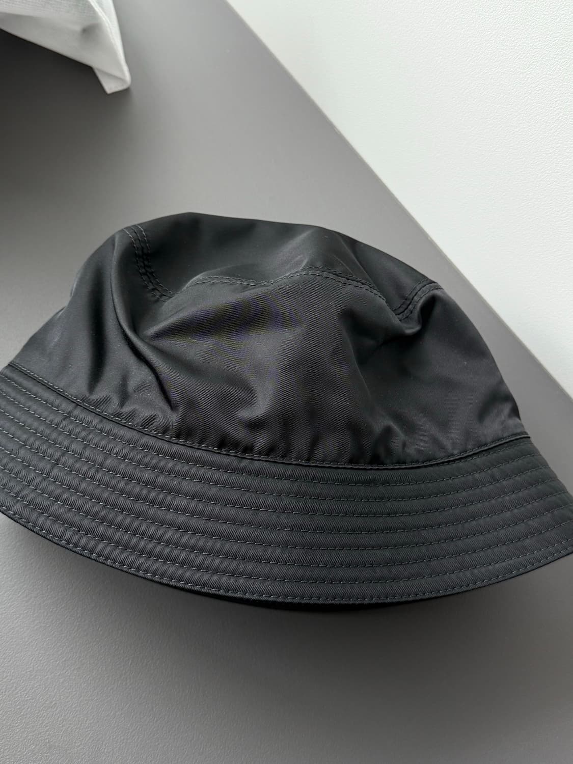 프라다 나일론 버킷햇 정품 상품이미지3