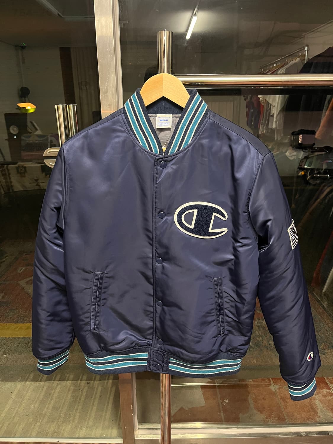 챔피온 네이비 빅로고 바시티 자켓 M 상품이미지1