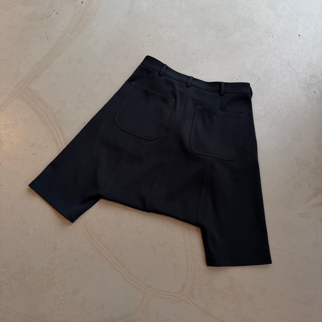 꼼데가르송 블랙 드롭 크로치 와이드 쇼츠 상품이미지4